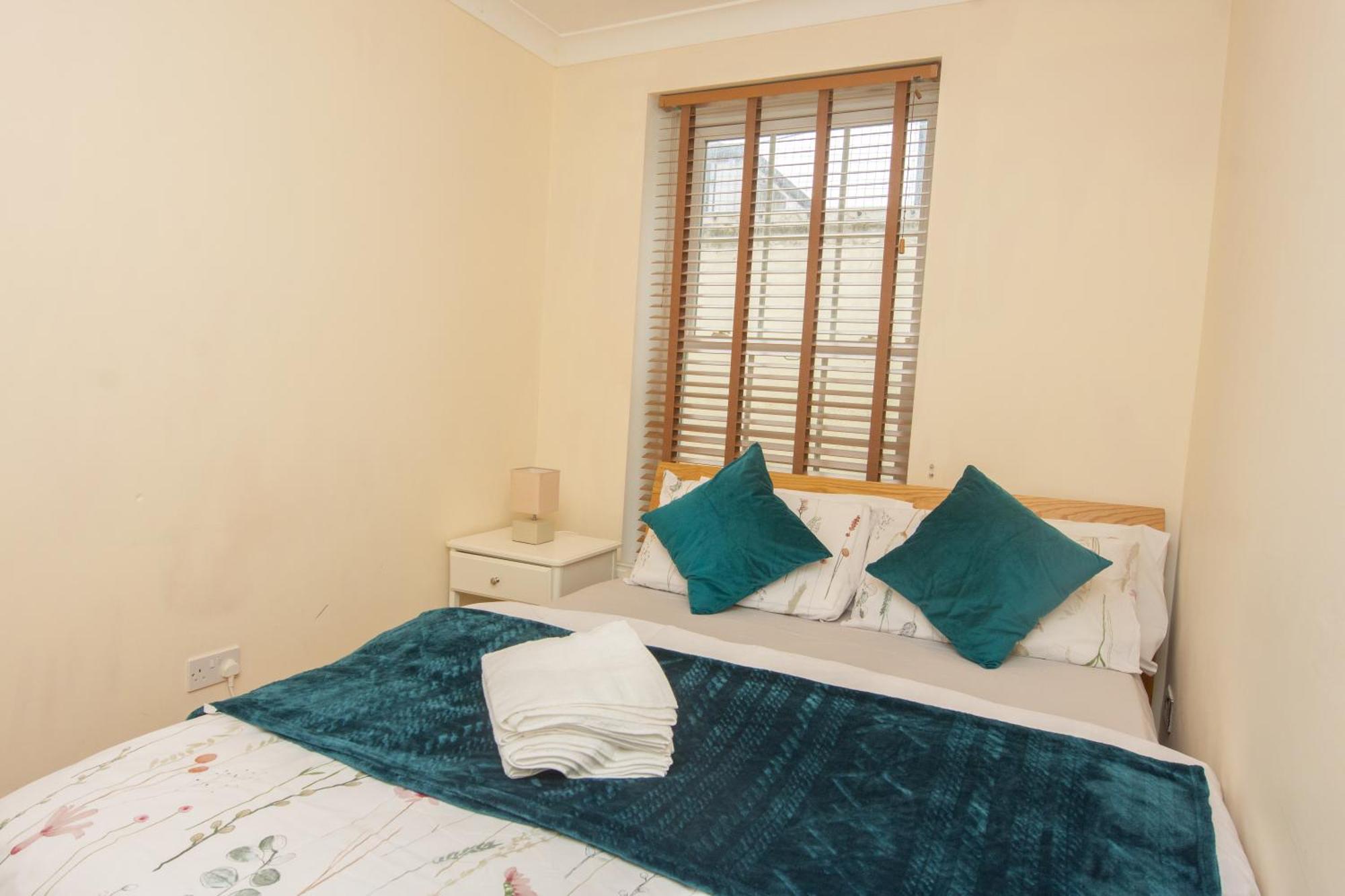 Apartment Evergreen Apartments- Flat 2 London